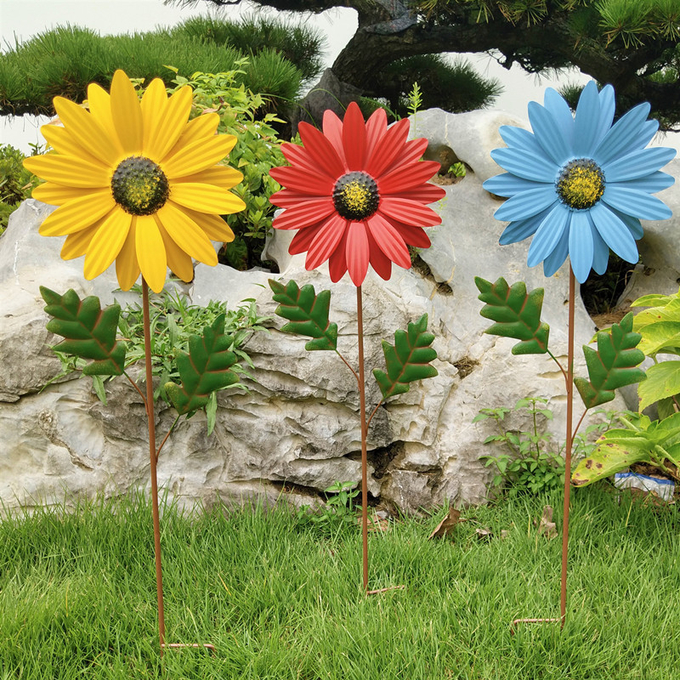 Le jardin de soleil en métal de moulin à vent de tournesol jalonnent des sculptures en vent pour l'ornement extérieur de yard de décoration de pelouse de patio de balcon
