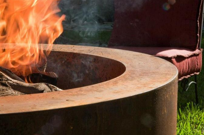 Le feu rond multifonctionnel Pit Corten Steel Fire Table en métal d'appareil de chauffage extérieur