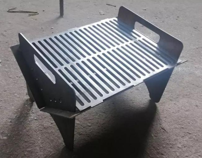 Gril pliant de barbecue de charbon de bois en métal de BARBECUE de support de camping extérieur portatif