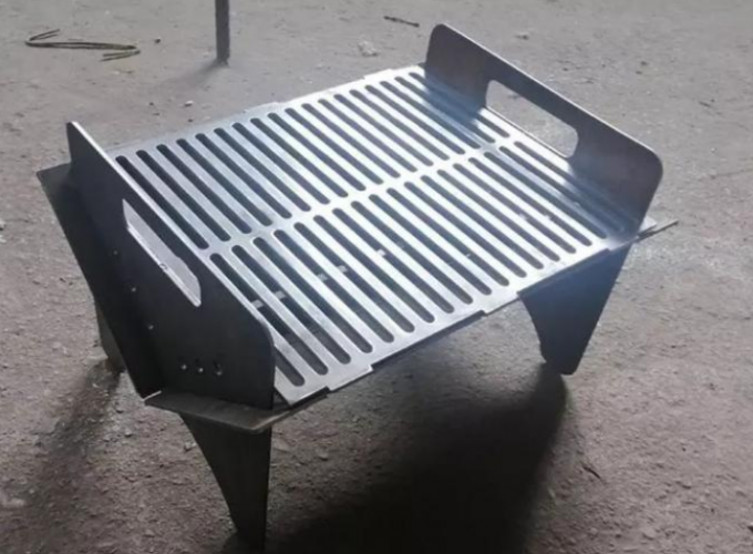 Le feu en acier Pit Barbecue Charcoal Grill de camping pliable brûlant en bois extérieur