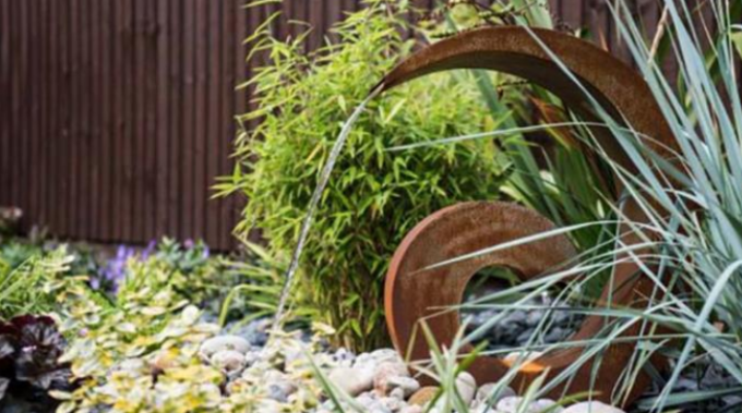 Caractéristique en acier de l'eau de Corten de petite conception unique de lune pour le paysage de jardin