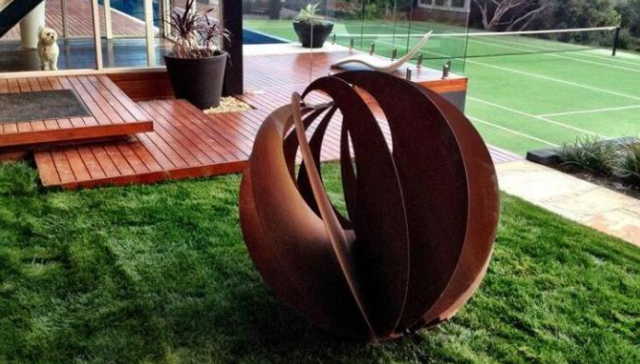 Sculpture extérieure en acier en Corten de conception rustique de sphère de jardin grande pour le paysage