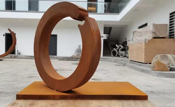 Grande sculpture en Ring Corten Steel Metal Art de résumé moderne rustique extérieur