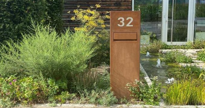 Trottoir résidentiel debout moderne fait sur commande Rusty Corten Steel Letter Box