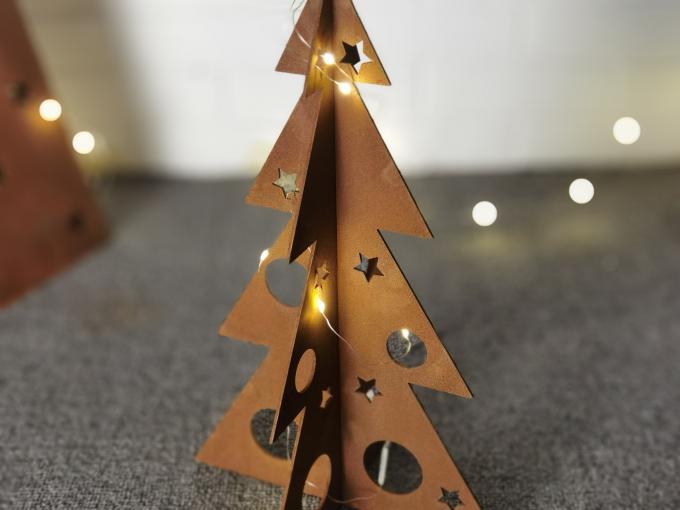 Le laser a coupé des ornements de jardin de décor d'arbre de Noël en métal de métier de décoration de Noël
