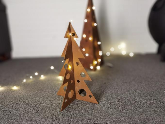 Le laser a coupé des ornements de jardin de décor d'arbre de Noël en métal de métier de décoration de Noël