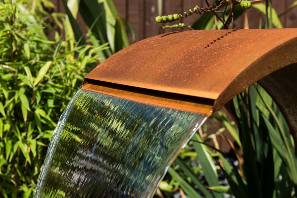  Ornement en acier de jardin de fontaine d'eau de Corten en métal de caractéristique extérieure de l'eau
