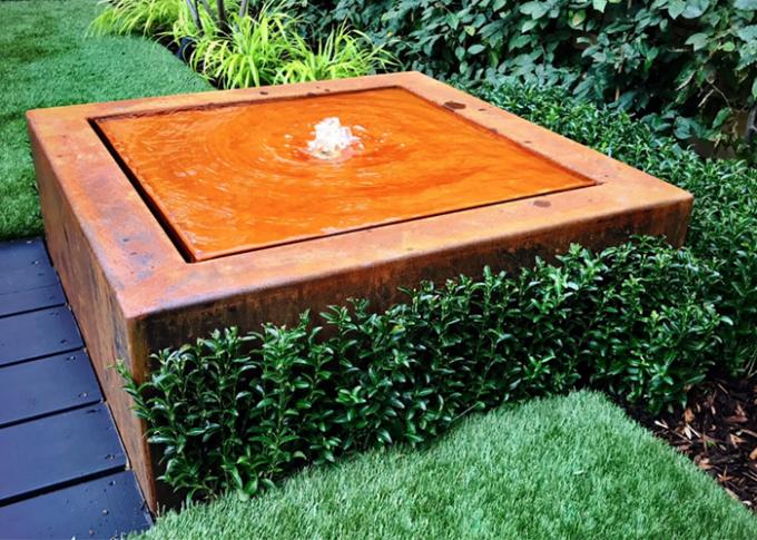 Caractéristiques extérieures décoratives de l'eau de sculpture en fontaines d'eau de jardin en métal