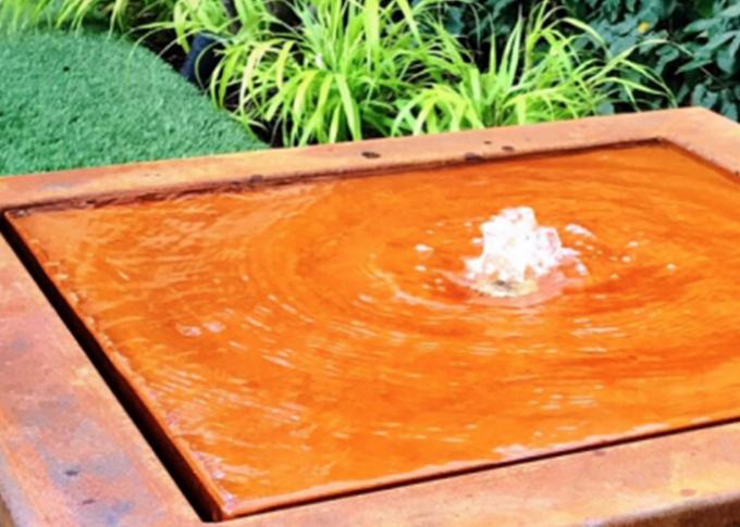 Caractéristiques extérieures décoratives de l'eau de sculpture en fontaines d'eau de jardin en métal