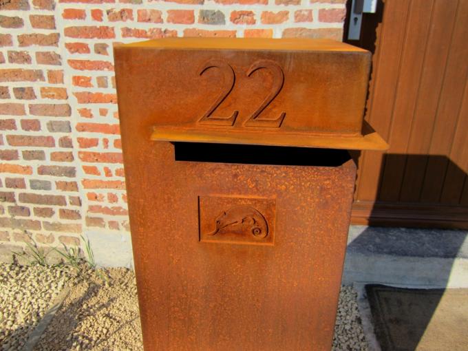 Boîte aux lettres en acier debout libre extérieure faite sur commande de Corten de boîte de lettre en métal