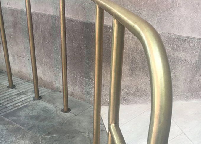 Meubles extérieurs pour la construction urbaine - balustrade en métal