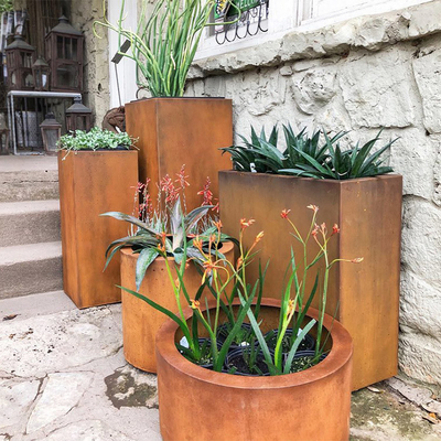 Adaptez pots aux besoins du client de fleur carrés extérieurs en métal de planteur en acier de Corten les grands