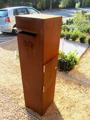 Position libre en métal de lettre de boîte de boîte aux lettres en acier extérieure faite sur commande de Corten