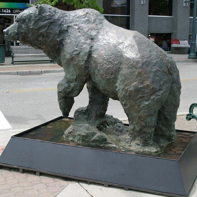 L'ours blanc en bronze extérieur de jardin de Gnee sculptent grandeur nature adapté aux besoins du client