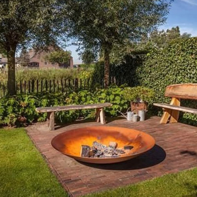 Puits extérieur du feu de fourneau de jardin d'arrière-cour de patio