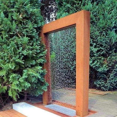 Piscine d'eau en acier adaptée aux besoins du client de Corten de jardin avec le rideau en pluie