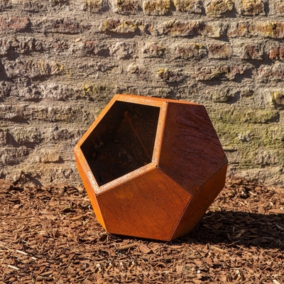 Le laser a coupé le pot de fleur extérieur de jardin en acier de planteur de Corten