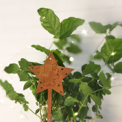 Le jardin en acier de altération superficiel par les agents en forme d'étoile en métal ornemente la décoration de Noël