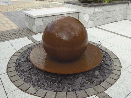 Cascade formée par boule extérieure de Rusty Corten Steel Garden Fountain