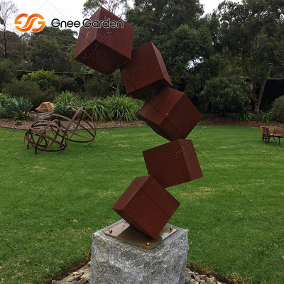 La sculpture en acier en Corten de bloc de danger s'est rouillée des sculptures en jardin en métal pour la pelouse