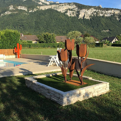 Le yard de Tulip Flower Shape Custom Metal de jardin de Gnee sculpte pour l'arrière-cour