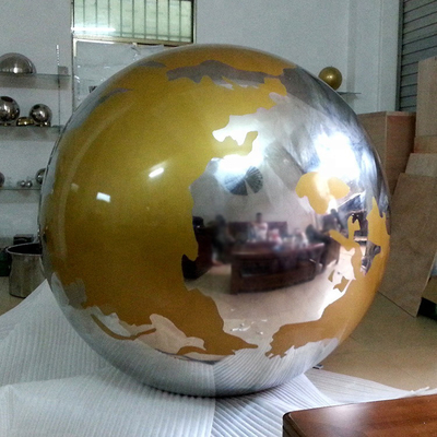 Le globe poli par jardin du monde de sculpture en sphère en métal de Gnee sculptent fait main