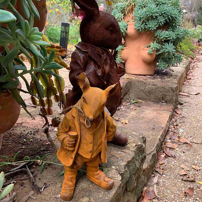 La fonte s'est rouillée service extérieur grandeur nature d'OEM de statues de cerfs communs