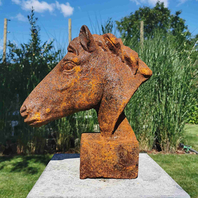 La fonte s'est rouillée service extérieur grandeur nature d'OEM de statues de cerfs communs