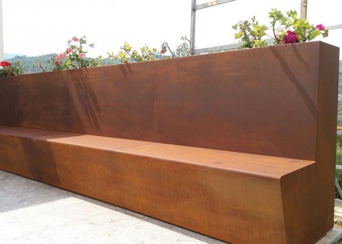 Meubles extérieurs - banc avec le planteur