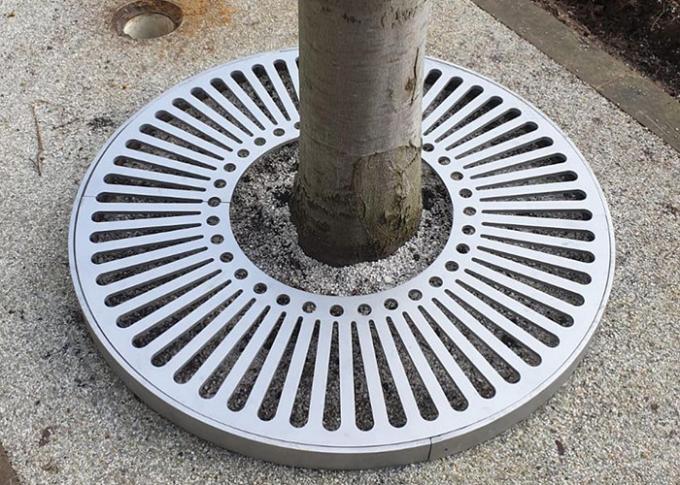 Altération superficielle par les agents de la grille rustique en acier d'arbre de Corten