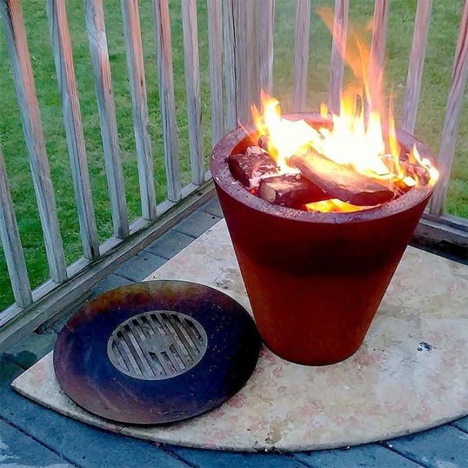 Le feu en acier extérieur campant Pit And Bbq Barbecue Grill de cheminée de jardin de Corten