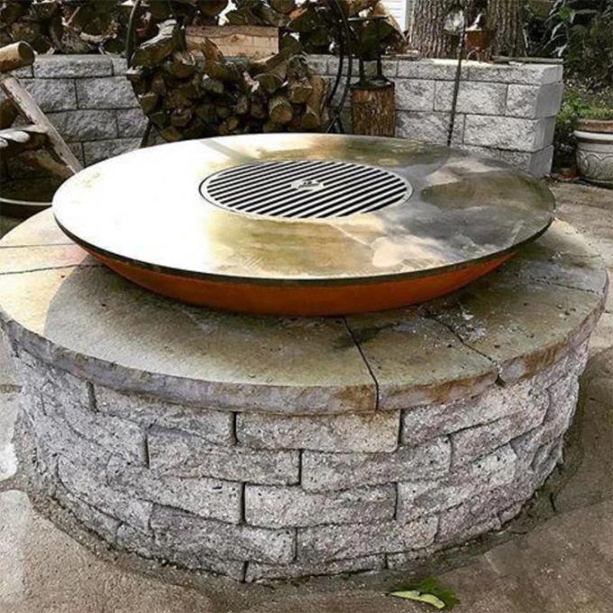 Le feu en acier extérieur campant Pit And Bbq Barbecue Grill de cheminée de jardin de Corten