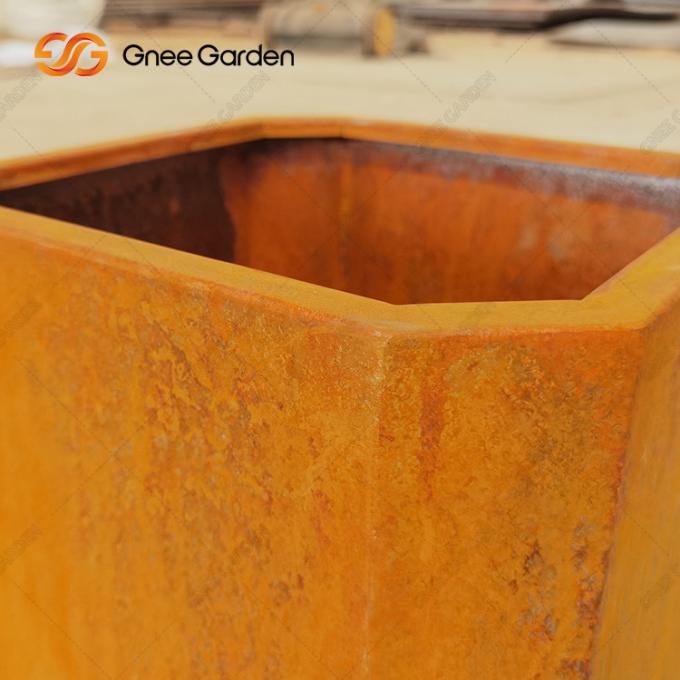 L'usine adaptent le jardin aux besoins du client en acier de Corten plantant de grands pots de fleur de boîte