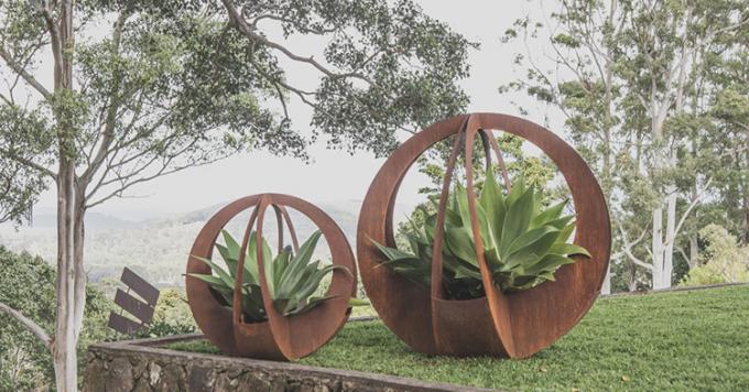Le rond de conception simple forment les pots extérieurs de planteur en métal avec la soucoupe pour le décor de jardin