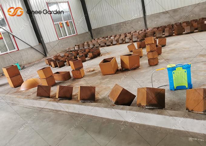 Métal en acier décoratif de boîte de culotte de 2022 Corten pliant Rusty Decoration Planter dans le patio extérieur