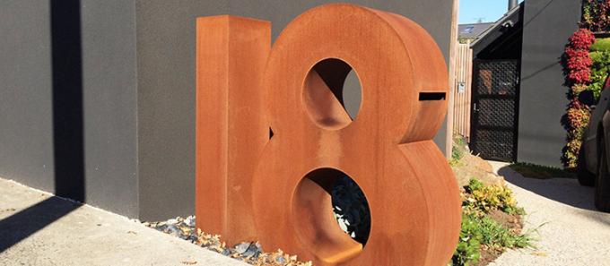 Le mobilier métallique extérieur de style moderne s'est rouillé la boîte aux lettres en acier de Corten pour la Chambre