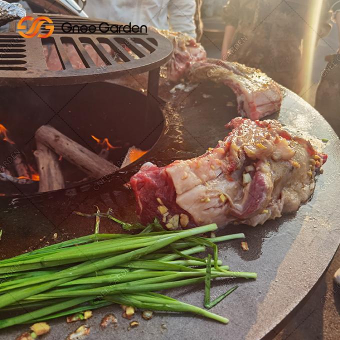 Gril extérieur de BARBECUE de Rusty Color de fumeur de charbon de bois de gril de barbecue avec le diamètre du rond 100cm faisant cuire le plat de gril