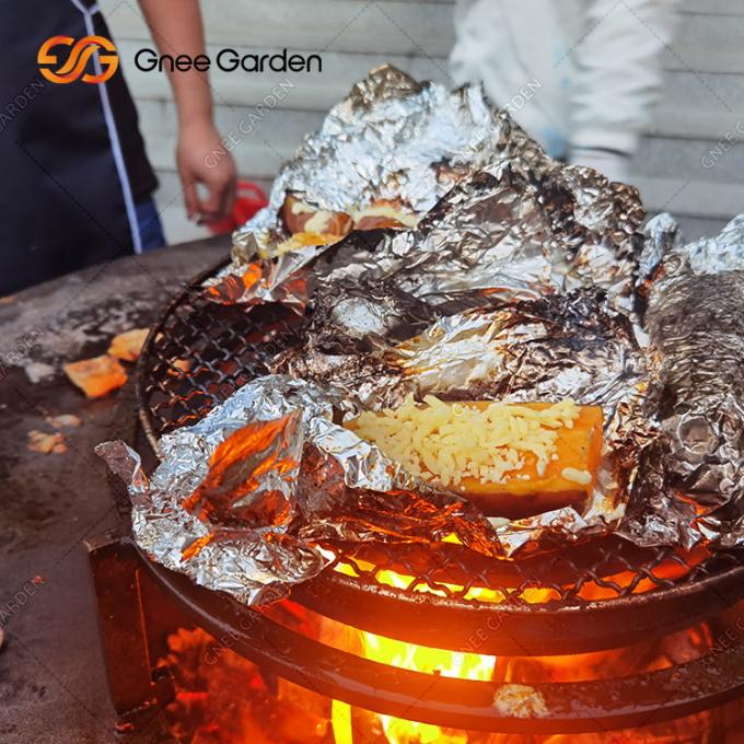 La cuisson extérieure grille le feu en acier Pit With de Corten que le revêtement de rouille de gril de BARBECUE mangent dehors