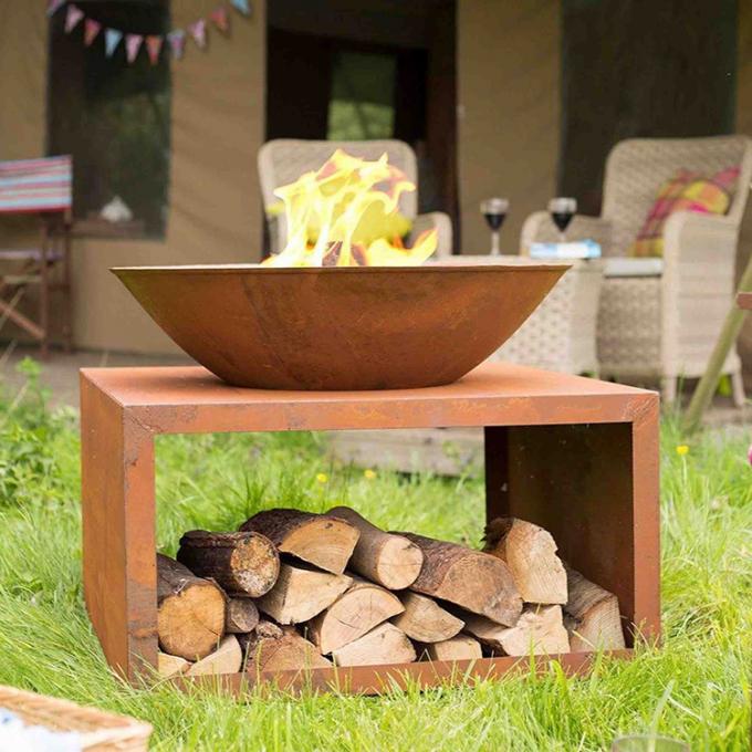 Le feu en acier extérieur Pit Large Corten Steel Brazier avec le support en bois de stockage