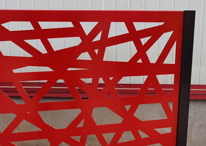 Le jardin en métal ornemente le laser GN-SP-166 coupant le panneau en acier peint rouge d'écran avec le modèle géométrique